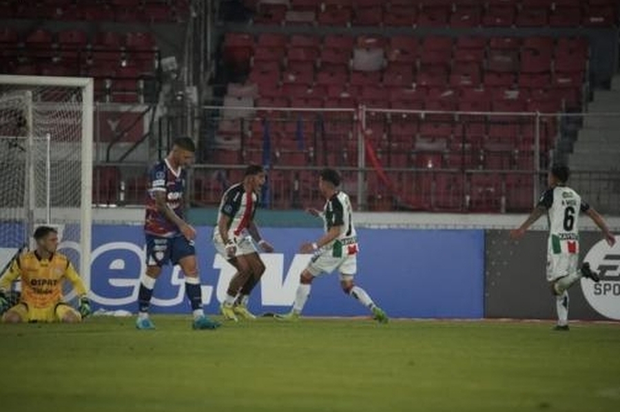 Ante un Palestino con limitaciones Unión la sacó barata y se vino con una derrota