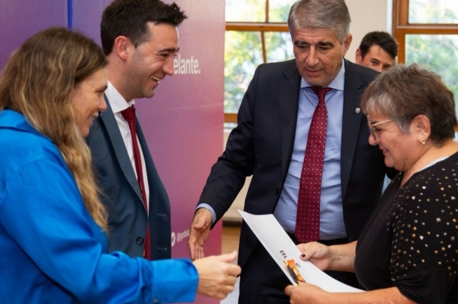 Provincia entregó las primeras escrituras del programa “Protege Tu Casa”