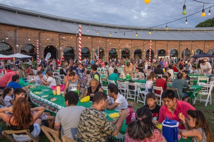 “Yo vi tu corazón”: despedida de año con cena a la canasta en La Redonda