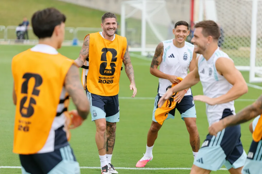 Argentina comenzó la preparación para la final del Mundial y viajará a Nueva Jersey