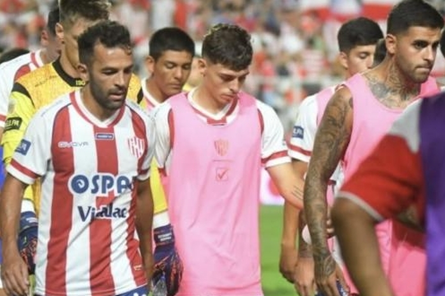 Unión con 10 no pudo salir del empate frente a Instituto