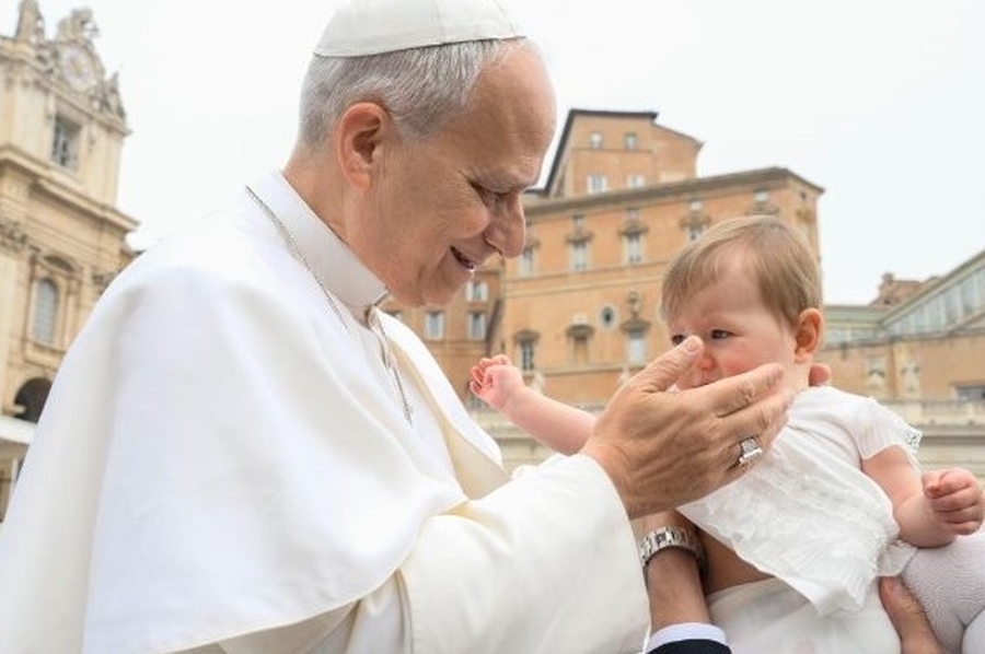 León XIV afirmó que la Iglesia es humana y divina, unida en el amor de Cristo