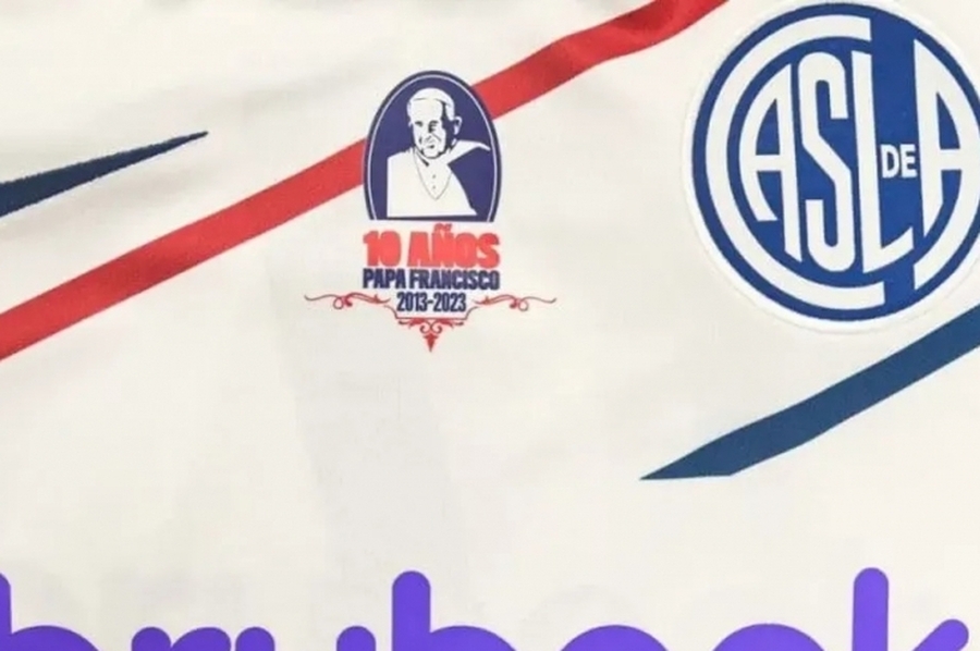 San Lorenzo estrena una camiseta en honor al Papa