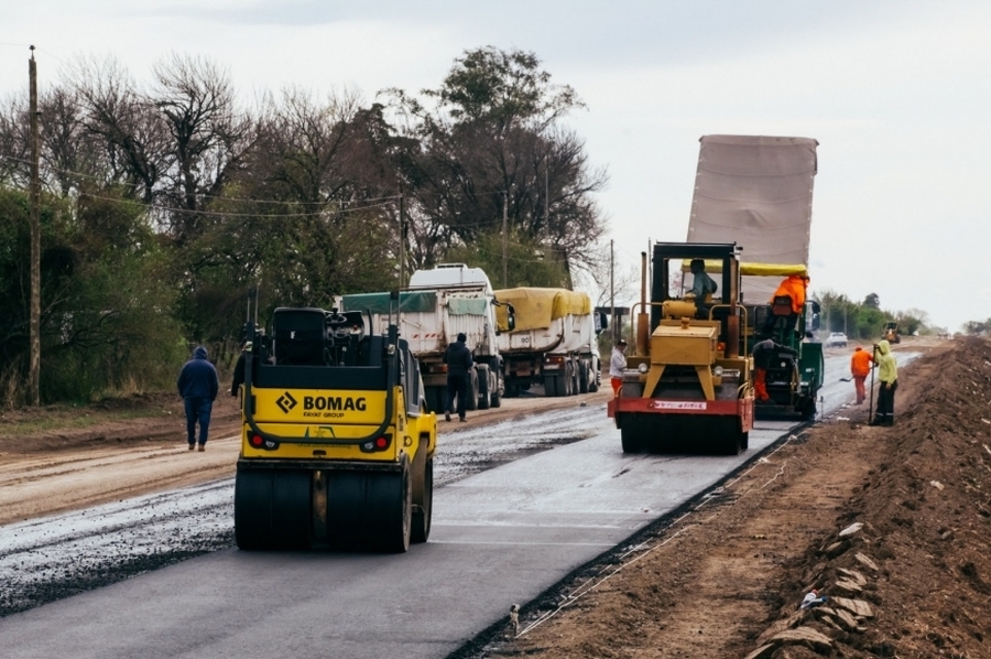 La provincia avanza con la pavimentación de la calle Padre Buenaventura Giuliani de Gobernador Crespo