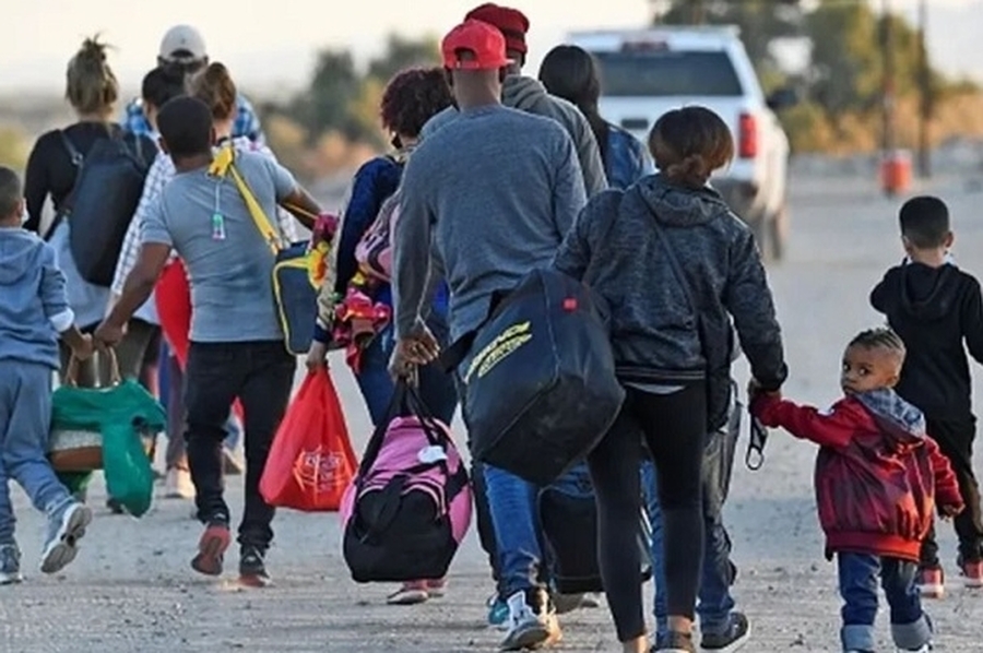 El Papa llama a los migrantes 'testigos de esperanza' en un mundo devastado