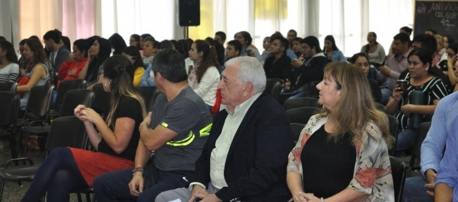 Sosa apoyó el 2º Congreso Educativo en el colegio de Vera