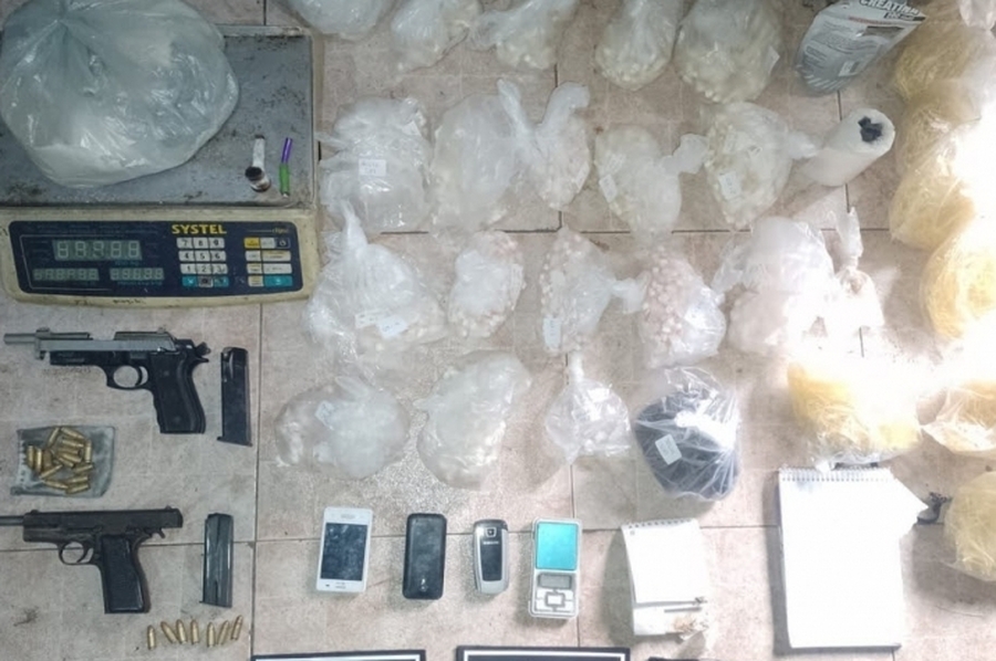 Tres detenidos en múltiples allanamientos por venta de drogas y conflicto entre bandas en zona oeste de Rosario