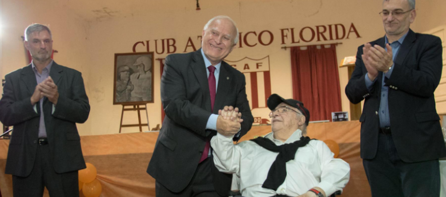 Homenaje al expiloto de automovilismo Carlos Pairetti