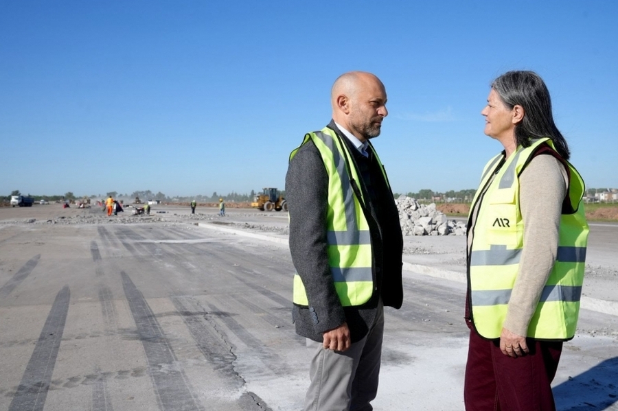 Rosario: Puccini recorrió los trabajos en la pista del aeropuerto y anunció nuevas conexiones aéreas