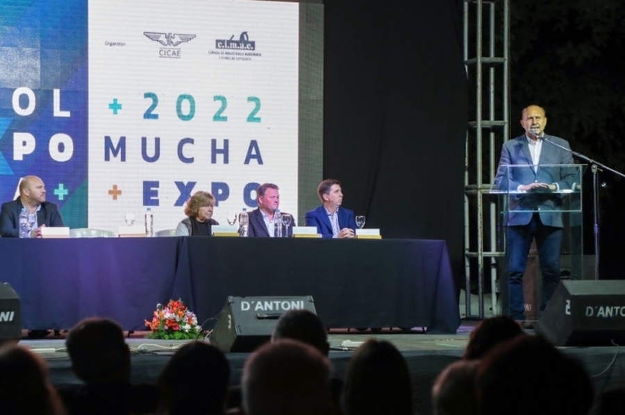 El gobernador Perotti participó de la inauguración de Fecol y Expodema