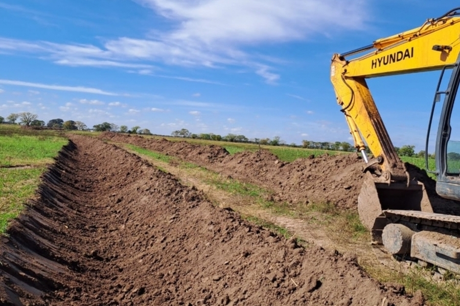 Obras hídricas clave para la producción: el Gobierno Provincial comenzó con la ejecución del Canal Bragado
