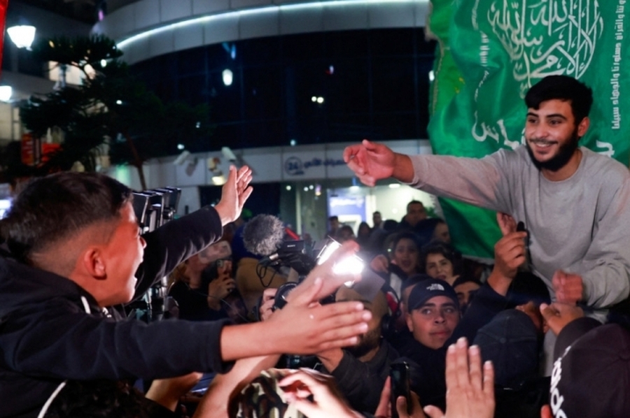 Tregua Israel-Hamás: una multitud recibió a los 39 presos palestinos liberados por las fuerzas israelíes