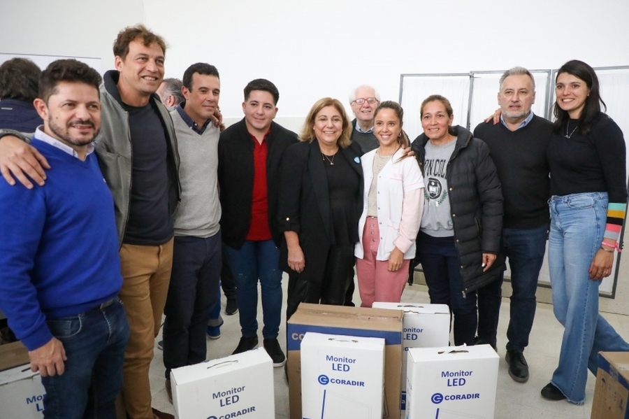 La provincia entregó equipamientos de alta tecnología para centros de Salud