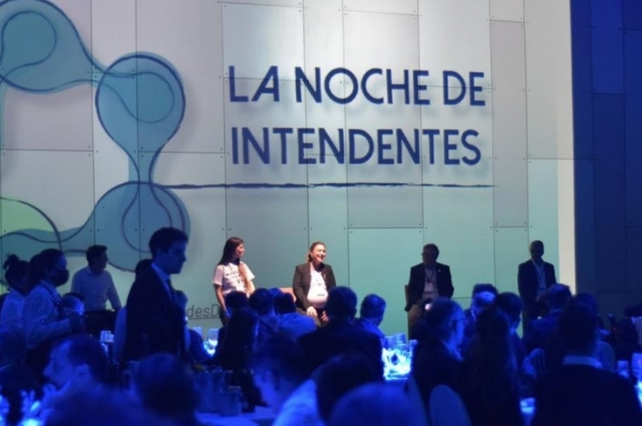 Santa Fe participó de la Noche de las y los Intendentes junto a referentes del sector público y privado de todo el país