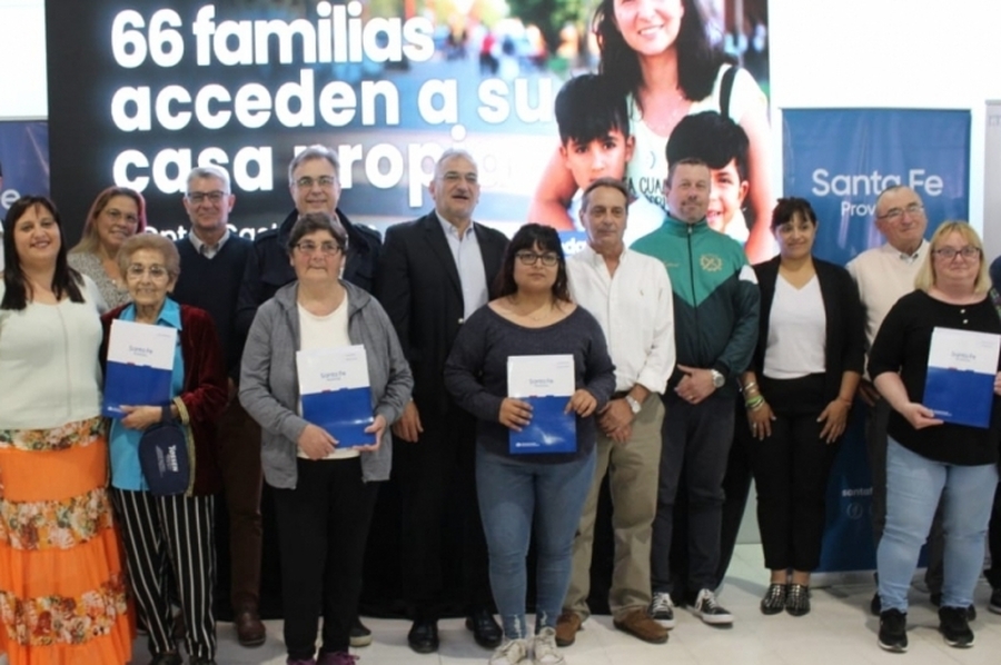 La Provincia entregó las escrituras de sus viviendas a 66 familias del departamento Castellanos
