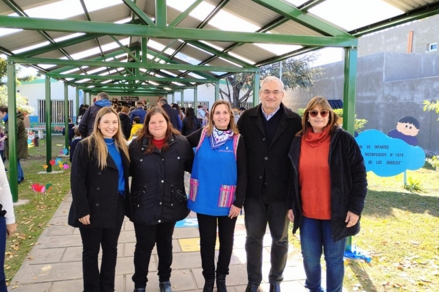 En el Día de los Jardines de Infantes y la Maestra Jardinera Calvo visitó el Jardín N° 1474 de María Juana