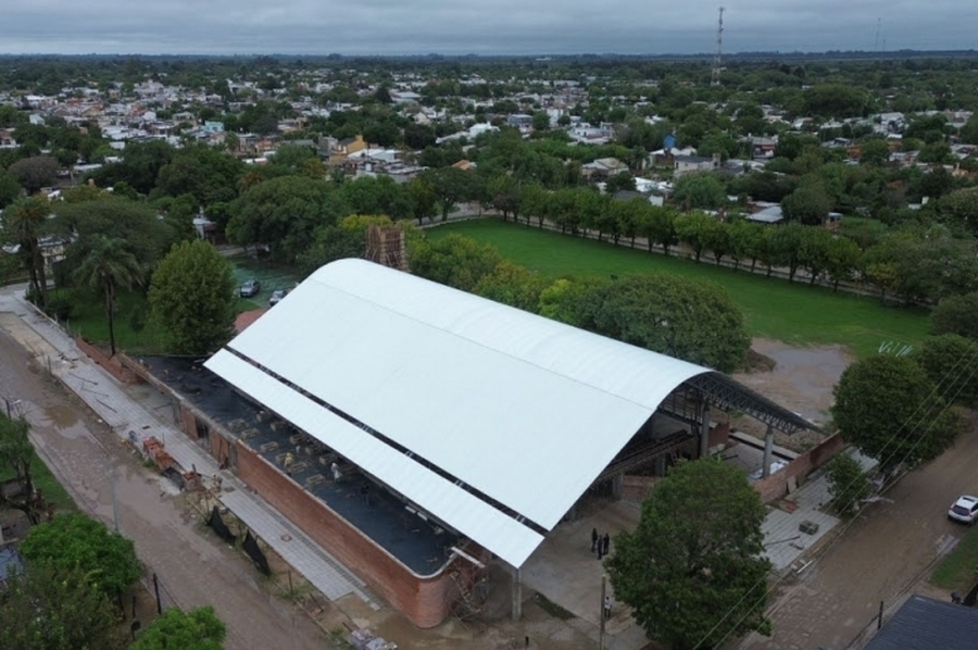 Impulsan en Coronda el acondicionamiento hídrico de la defensa oeste y avanza con el nuevo gimnasio del CEF