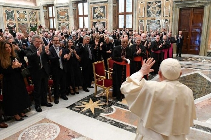 Francisco destaca el aporte de la 'Papal Foundation' a la atención de los más necesitados