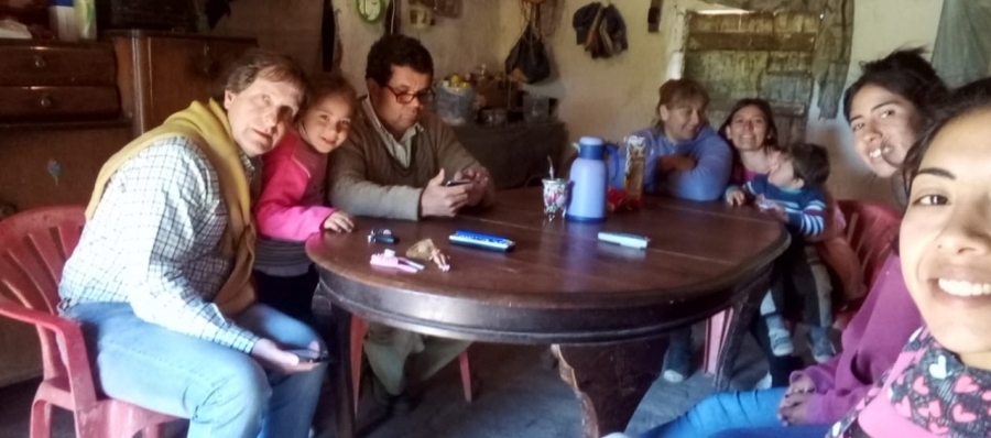Compartimos unos mates con oyentes de Colonia Mascias