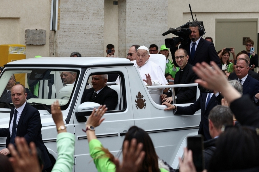 Así fue la última aparición pública del papa Francisco en la misa de Pascuas