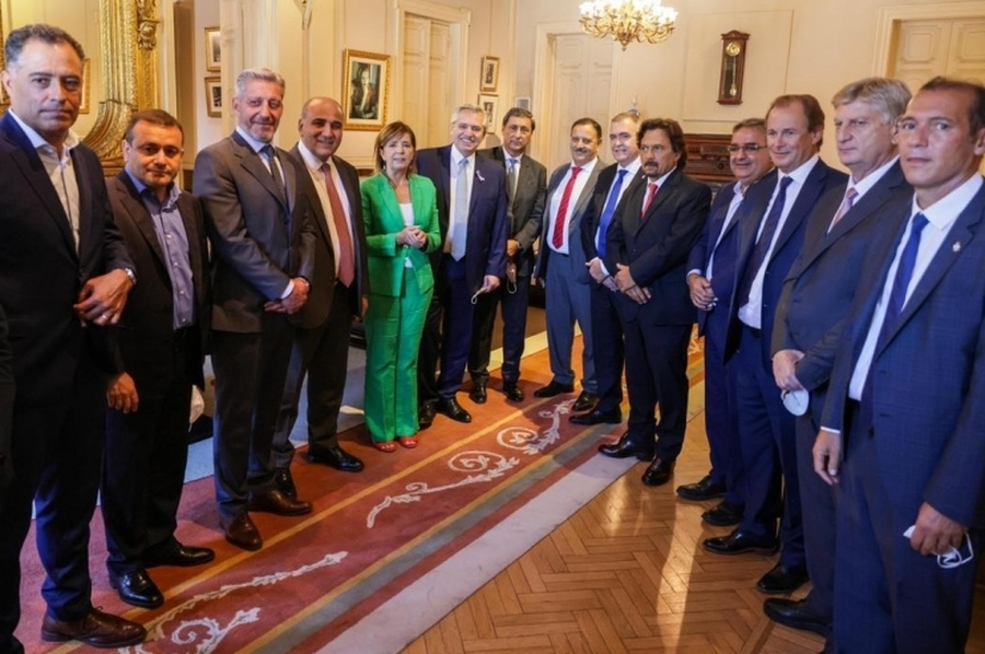 Un grupo de gobernadores le lleva al Presidente un proyecto para reformar la Corte Suprema