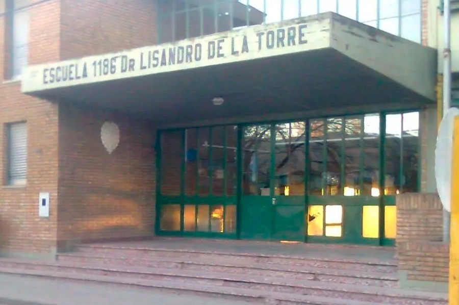 Calvo declaró de interés en el Senado los 50 años de la Esc. Prov. N° 1186 