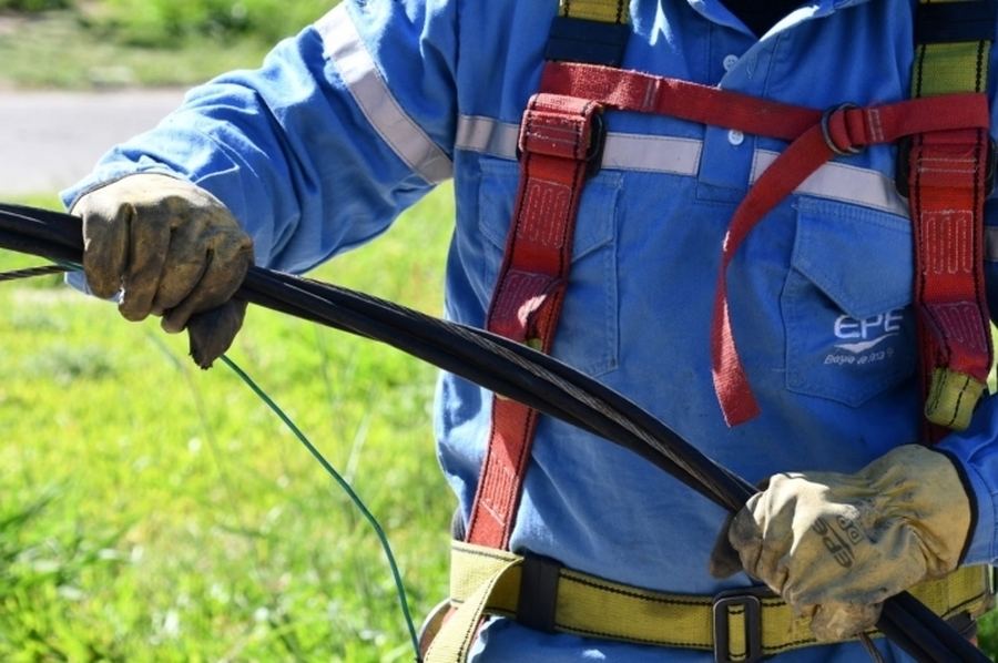 La EPE renueva 16 kilómetros de redes eléctricas en Bernardo de Irigoyen