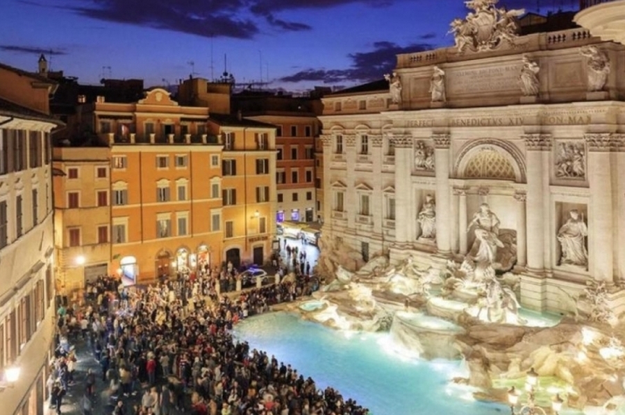 Una decepción para los turistas: lanzar una moneda a la Fontana di Trevi costará 2 euros