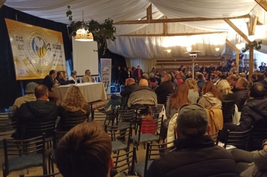 La Provincia acompañó a proveedores de insumos apícolas en la ExpoMiel 2023