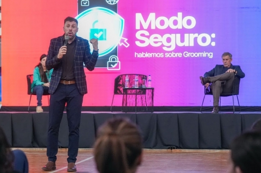 Con la presencia de más de 3 mil alumnos secundarios, Provincia realizó una jornada sobre grooming