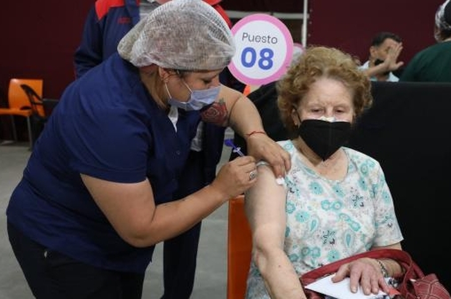 En la capital el operativo de vacunación continúa con más de 6.200 turnos para segundas y terceras dosis