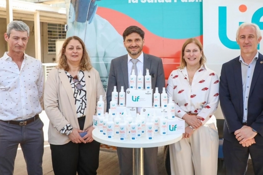 Objetivo Dengue: Pullaro recorrió el LIF, que quintuplicará la producción de repelente