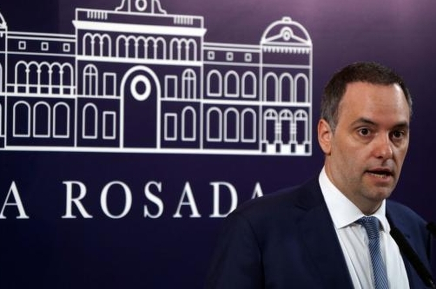 Adorni anunció la revisión de contratos y la 