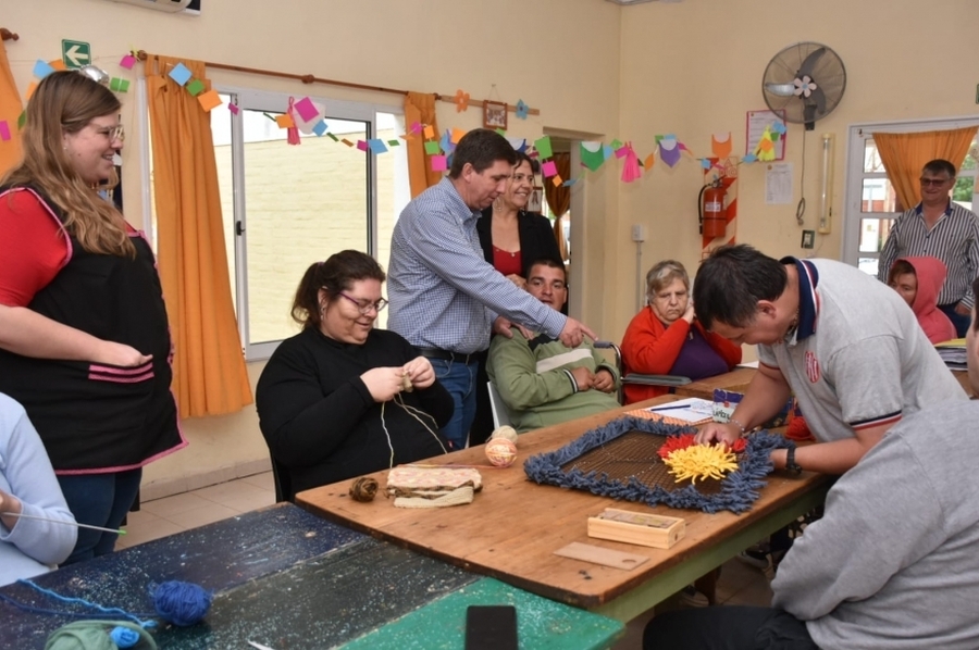 El Senador Pirola desarrolló actividades en Santo Domingo y San Carlos Centro