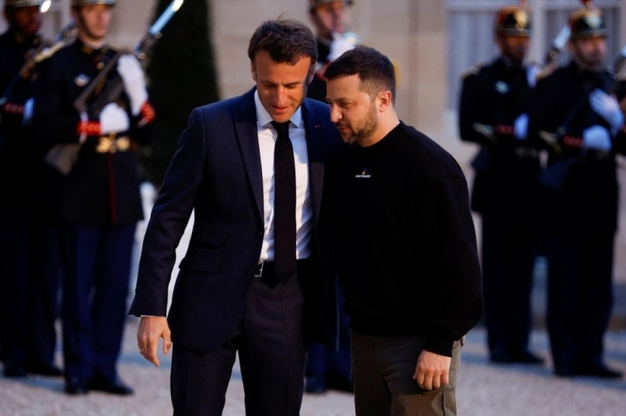 Francia ayuda a Ucrania en la guerra contra Rusia: enviará tanques livianos y otros vehículos blindados