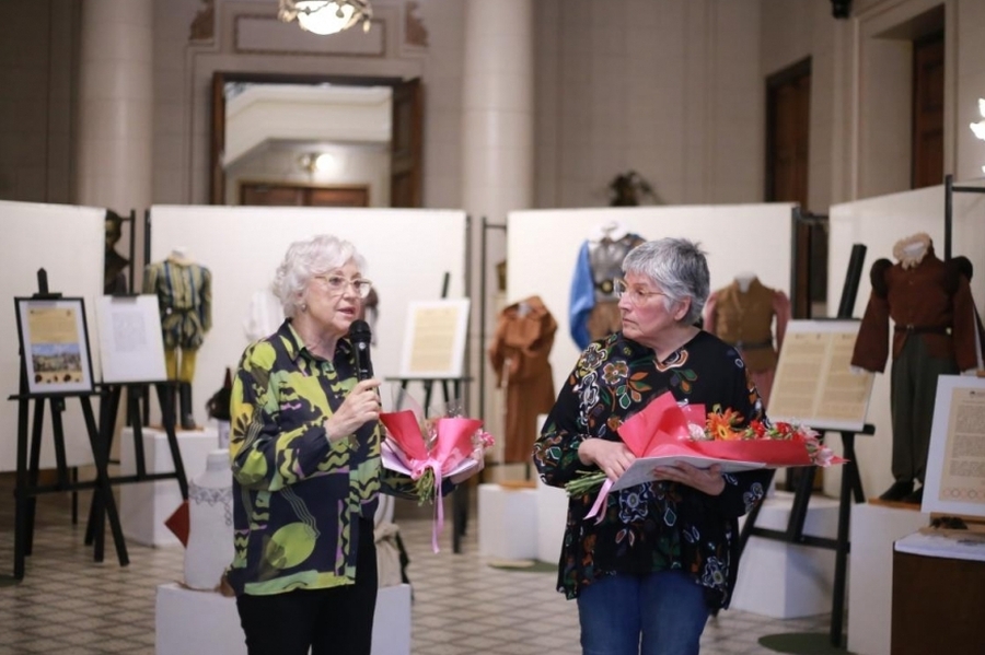 El Senado inauguró una muestra sobre la vestimenta en la fundación de Santa Fe