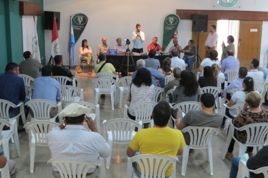 Entregan créditos a productores afectados por la sequía del departamento 9 de julio