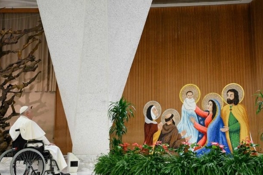El pesebre enseña sencillez y alegría, dijo el Papa en la audiencia