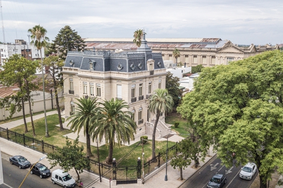 La Casa de los Gobernadores reabre sus puertas con una muestra y música en sus jardines