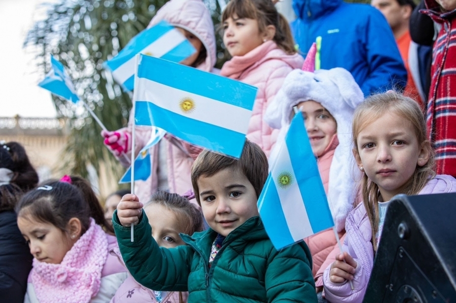 Con música, gastronomía tradicional y un desfile, Provincia celebra el 215° aniversario de la Revolución de Mayo en Santa Fe