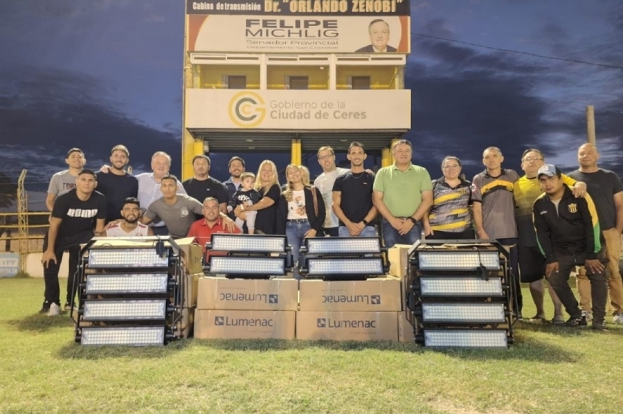 Michlig entregó luminarias LED al Club Central de Ceres y gestionará fondos para la obra del tapial este