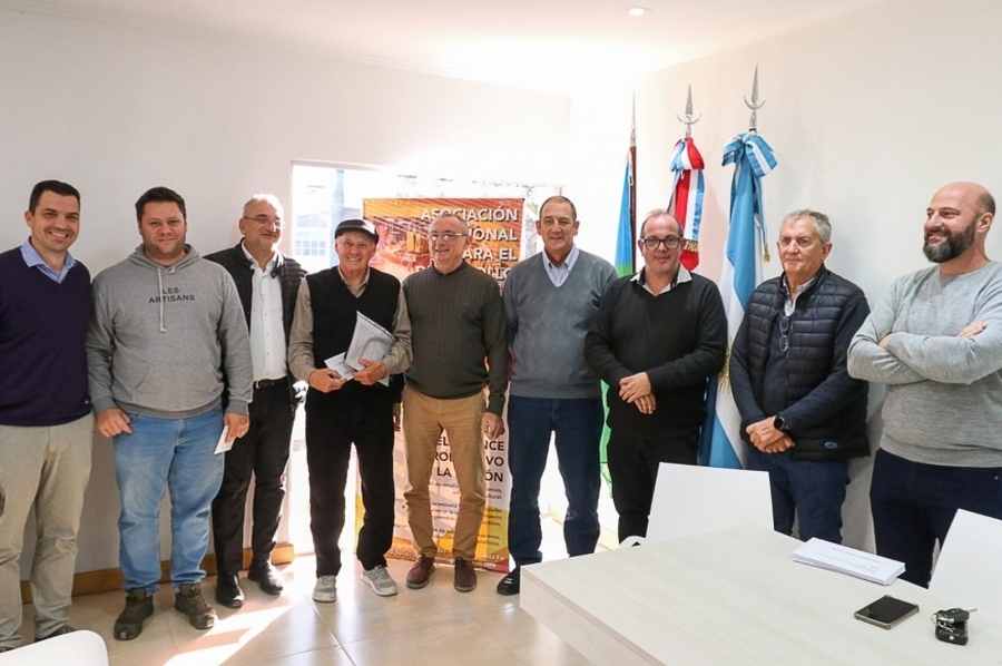 La Asoc. Reg. para el Desarrolló entregó aportes reintegrables a productores afectados por la sequía