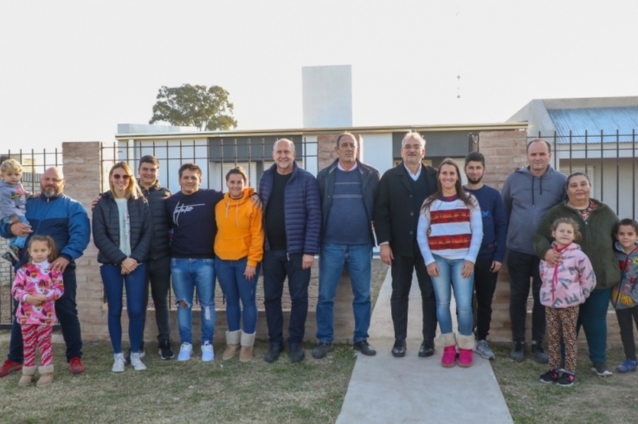 Perotti recorrió cinco viviendas que se ejecutan a través del programa Lote Propio
