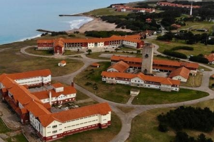 El turismo social en peligro: cerrarán las unidades de Chapadmalal y Embalse Río Tercero