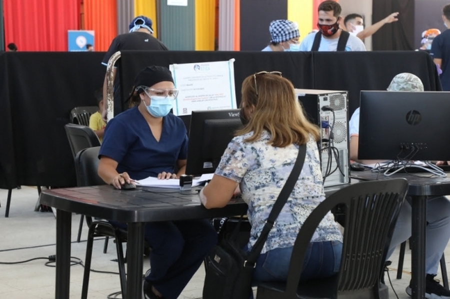Mayores de 50 años con Sinopharm e inmunocomprometidos reciben su cuarta dosis