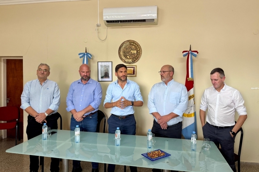 Luego de gestiones conjuntas los Bomberos Voluntarios de Santa Clara de Saguier firman contrato para el uso de la propiedad donde se sitúa el cuartel