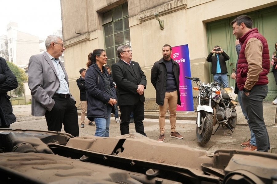 Provincia entregó motos y autos incautados al delito a instituciones educativas de Santa Fe