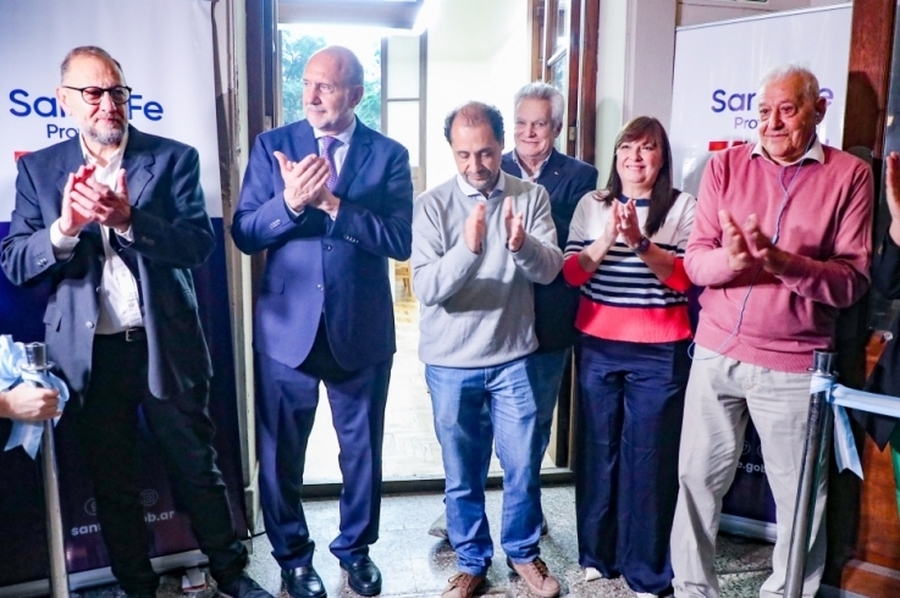 Perotti reinaguró la sala de Periodistas de la Casa de Gobierno