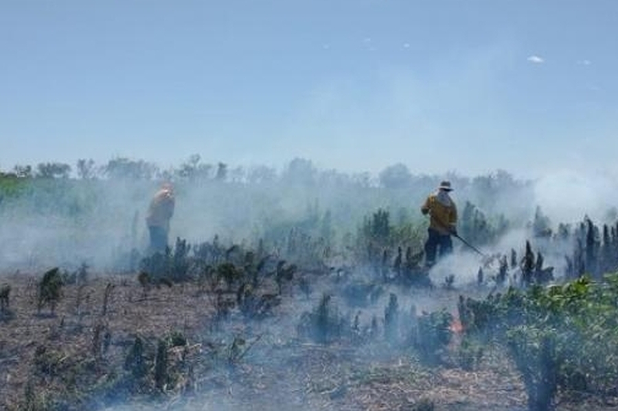 Refuerzan el trabajo de Bomberos para combatir los incendios en la zona