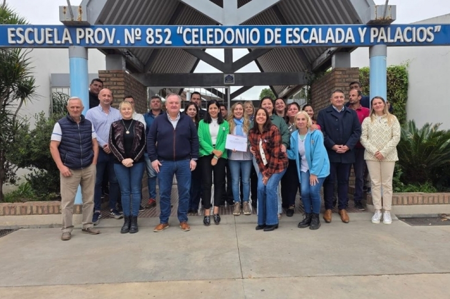 Michlig y González entregaron importantes aportes gubenamentales en Villa Trinidad, San Guillermo y Suardi